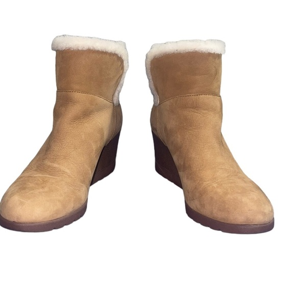UGG Devorah waterproof wedge bootie. Size 7.5 GUC - Picture 2 of 14